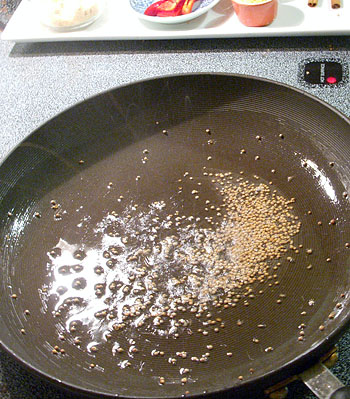 Popping mustard seeds